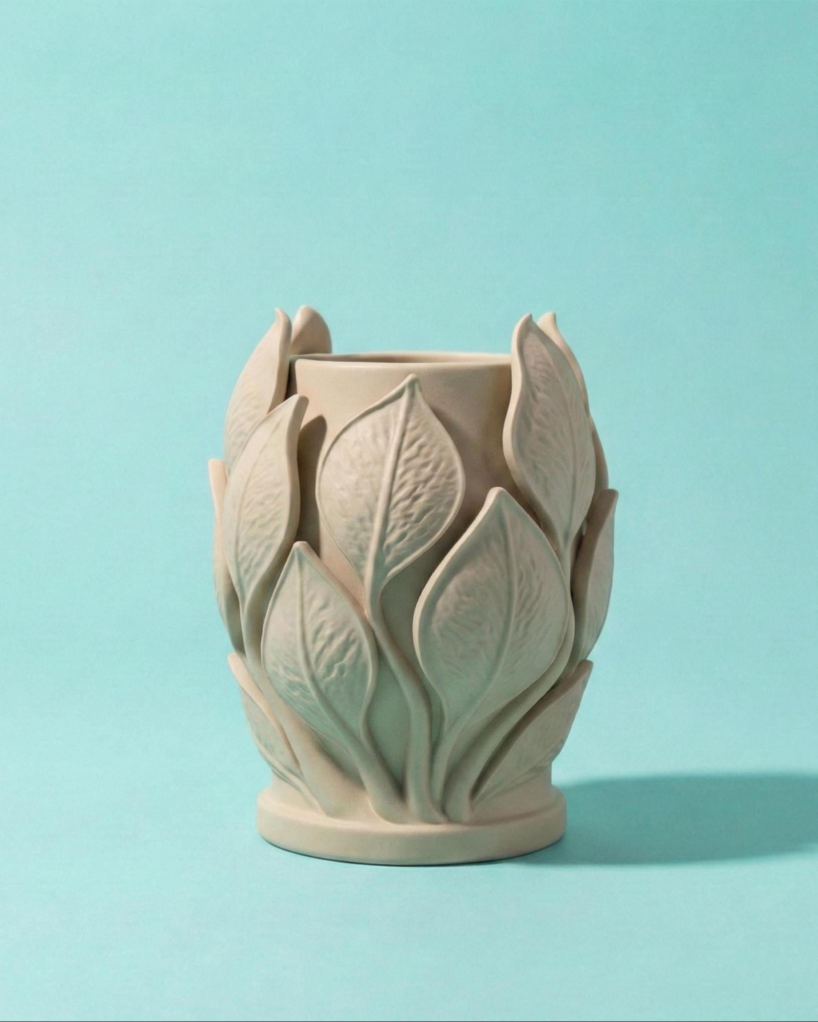 Modern Decorative Leaf Vase Sculptural Floral Vase Botanical Home Decor Cute Plant Holder Gift With Optional Tulips Living Room Table Decor