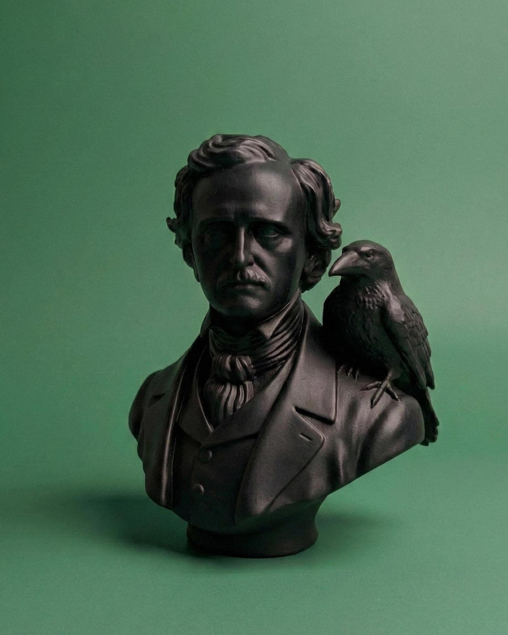 Edgar Allan Poe Bust Sculpture Raven Shoulder Decoration Gothic Style Literary Gift Writer Desk Accessory Display Halloween Bookshelf Art